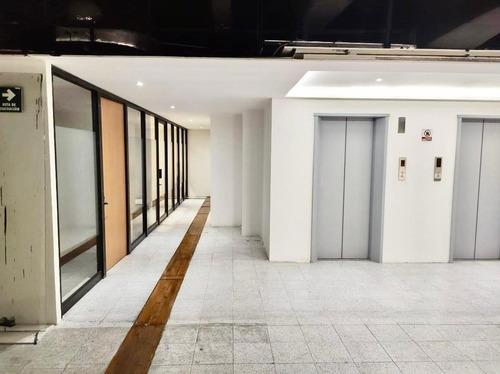 Polanco, 708m2, Amplios Espacios Abiertos, Muy Iluminada, Sala De Juntas, 3 Privados, 6 Estacionamientos, Vigilancia 24 Horas, 3 Elevadores. Excelente Ubicación. El Precio Es Más El Mantenimiento