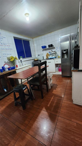 Casa En Venta De 9 Dorm. En Lo Espejo