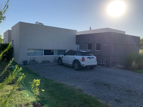 Imagen 2 de 30 de Altos De La Tahona , Casa De 300 M2 Y 1150 M2 De Terreno, 4 Dormitorios, Piscina, Minimalista !!