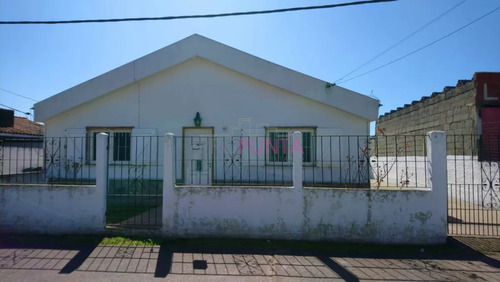 Casa En Maldonado De 3 Dormitorios Barrio Perlita 