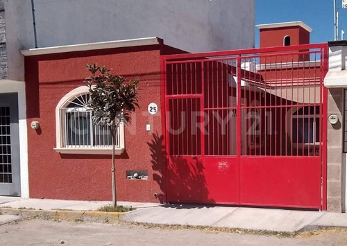 Casa En Venta En Colinas De Oriente, San Juan Del Río, Querétaro