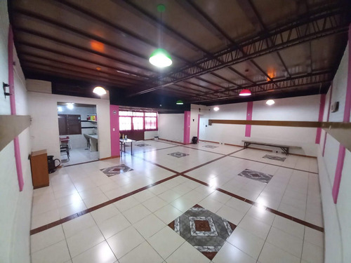 Venta De Espectacular Salón Para Eventos En Guaymallén