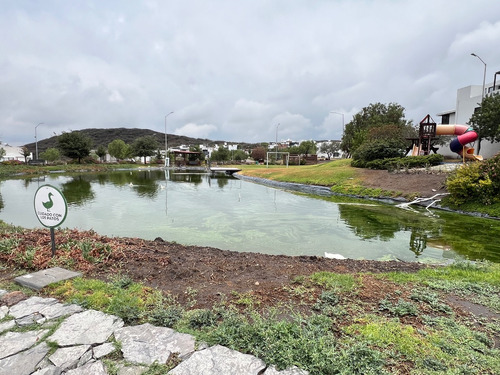 Hermoso Lote Terreno Regular Completamente Plano Propio Para Construir La Casa De Tus Sueños Dentro De Fraccionamiento Privado Real De Juriquilla.