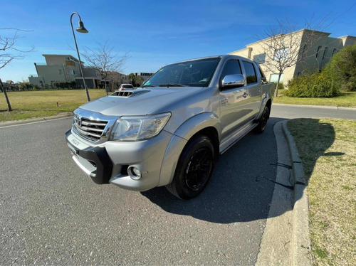 Imagen 1 de 6 de Toyota Hilux 3.0 Cd Srv 171cv 4x2 - B3 2015