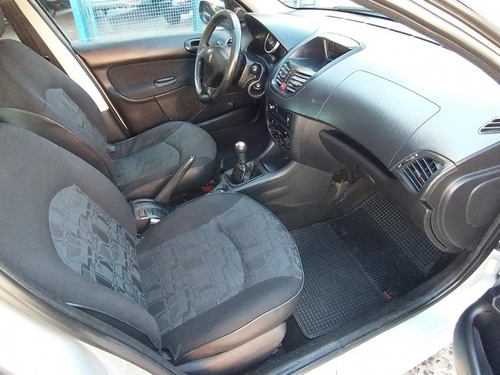Imagem 12 de 14 de Peugeot 207 Sedan Passion 1.4 Xr Sport 8v Flex 4p Manual