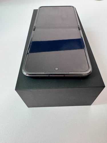 Motorola Razr 50 Gris Dual Sim 12gb + 512gb (Usado)