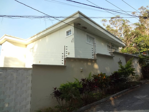 Imagen 2 de 15 de Casa En Venta En Los Guayabitos - Caracas 1730 Metros De Terreno. Negocible