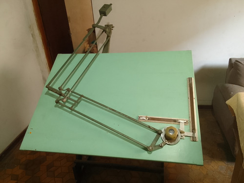 Mesa De Desenho Com Tecnigrafo Dutsmann E Jogo De Régua .