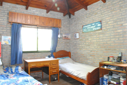 Casa En Venta En Roldan Centro Gran Jardin.