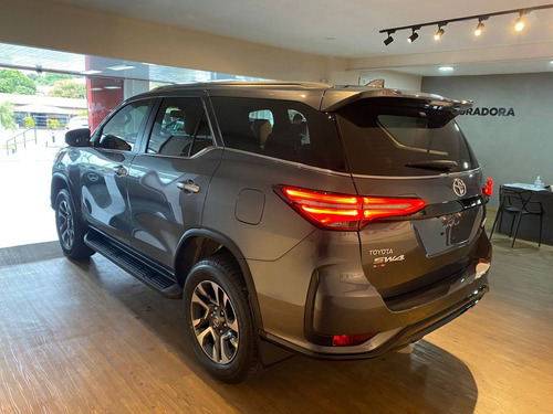 Imagem 6 de 15 de Toyota Hilux Sw4 2.8 D-4d Turbo Diesel Diamond 7l 4x4