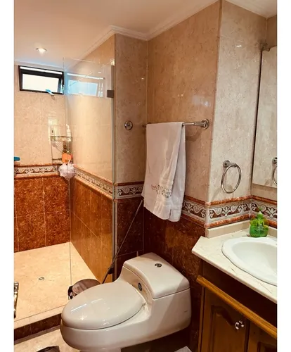 Vendo Apartamento En Laureles Medellín En Edificio De 185 M², Piso 1