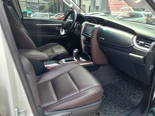 Toyota Fortuner 2.8 SRV