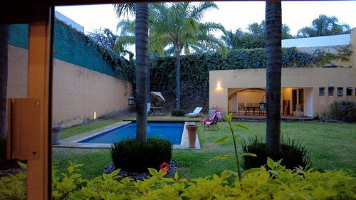 Casa De Lujo Con Alberca En Venta En Colinas De San Javier Villa Universitaria