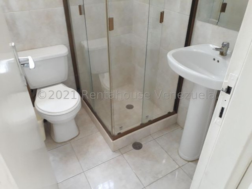 Imagen 18 de 23 de Apartamento En Venta En Cumbres De Curumo 22-6130
