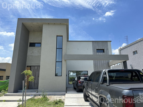 Hermosa Casa A Estrenar En Barrio San Ramon. Obra Terminada.