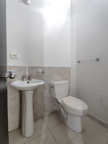 Casa En Arriendo En Prados Del Este. Cod A17873
