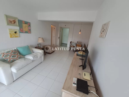 Apartamento De 1 Dormitorio En Venta, Piso Alto