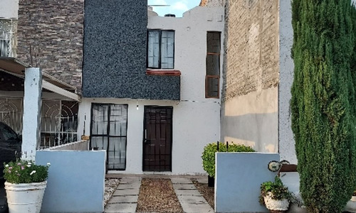 Casa En Renta Batlalla De Morelia  Fraccionamiento Privado Totalmente Amueblada.