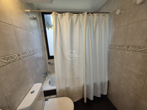 Departamento En Venta De 2 Dorm. En Lo Barnechea. Central.