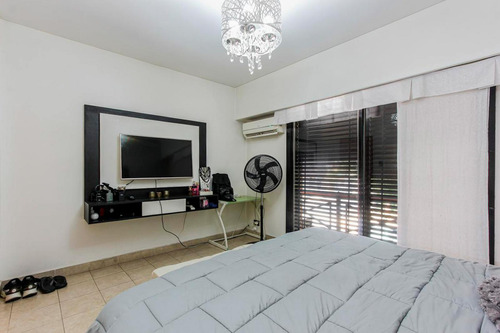 Venta Casa 5 Ambientes Cochera Y Patio - Liniers - Apto Credito