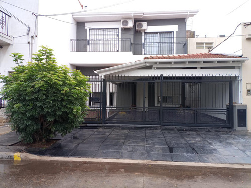 Casa Amoblada En Olivos Con Garage, Pileta Y Parrilla.