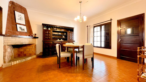 Venta Casa 4 Ambientes Mechongue Con Jardin