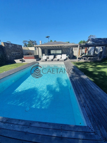 Casa En Mansa - Punta Del Este- Ref: 2092