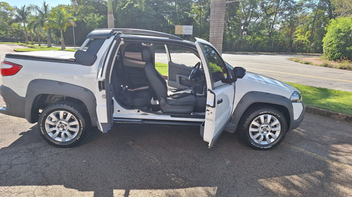Fiat Strada 1.8 16v Adventure Cab. Dupla Flex 3p