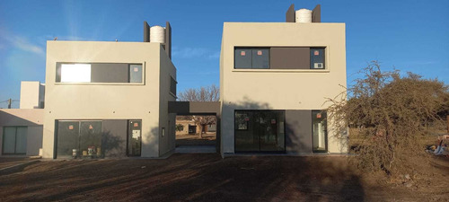 Imagen 2 de 6 de Duplex En Venta De 2 Dormitorios - 2 Baños En Villa Catalina, Rio Ceballos.