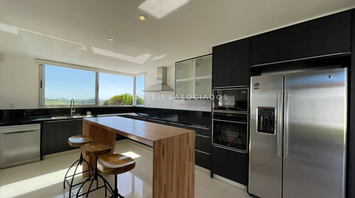 Imagen 12 de 30 de Venta De Espectacular Casa De 4 Dormitorios En Pueblo Mio