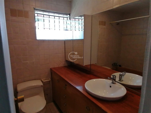 Casa En Arriendo De 3 Dorm. Mas Servicios En Las Condes