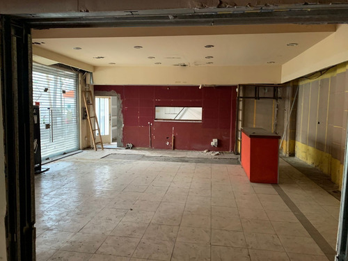 Imagen 2 de 8 de Importante Local En Venta Sobre Calle 12 Entre 37 Y 38