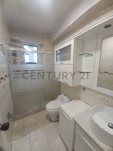 Apartamento En Alquiler Resd Alpes Urb Las Salias San Antonio