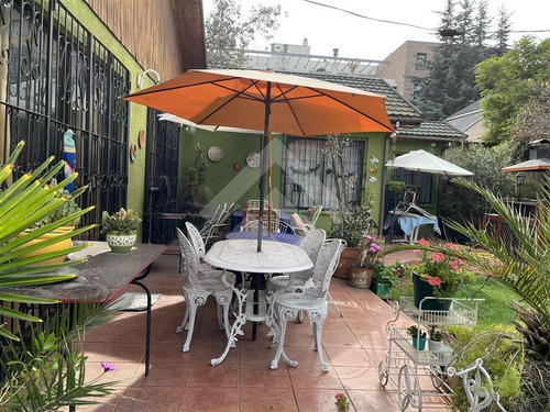 Casa En Venta De 4 Dorm. En Ñuñoa