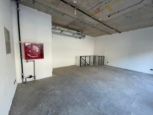 Arriendo Local Comercial 43,21 M2 + Subt. 45,51 M2, Metro Ul