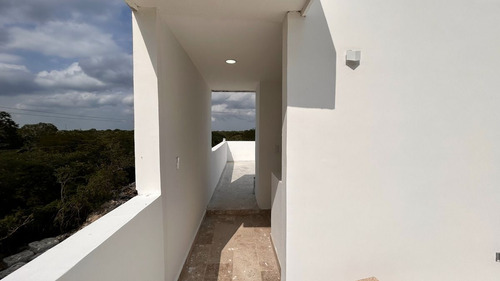 Villa Con Alberca, En Privada Residencial En Venta En Temozón Norte, Mérida