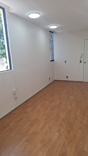 Rento Bonita Oficina En 2 Piso, Baño Privado Y Acceso Libre