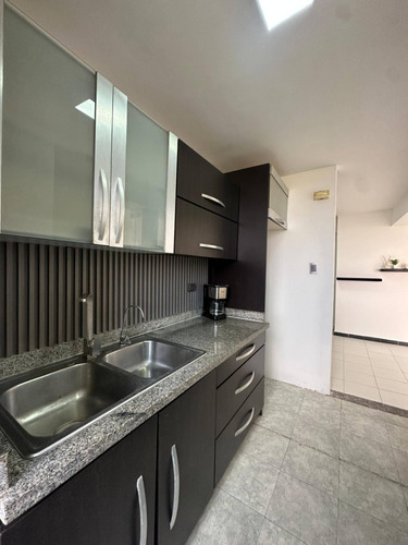 Moderno E Impecable Apartamento A Precio De Oportunidad Con Planta Y Sin Problemas De Agua Ubicado En El Bosque, Cod 228414, Juan Carlos Torres