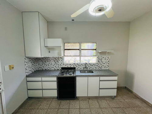 Casa De 3 Ambientes En Alquiler, En San Isidro