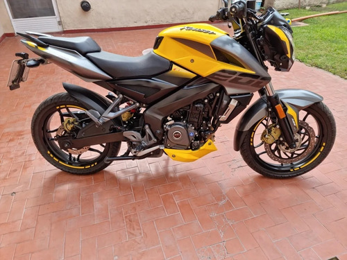 Rouser 200