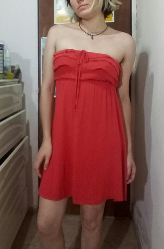 Vestido Strapless Con Volados En Escote