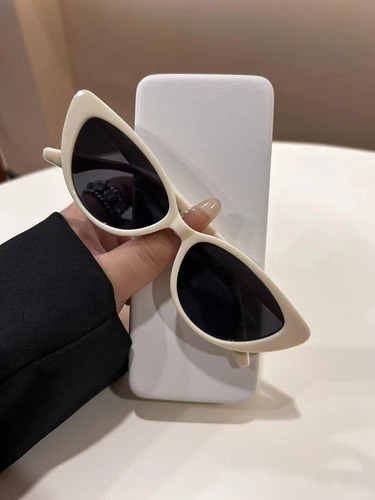 1pcs Gafas De Sol Cat Eye Rosa Gafas De Sol Netflix Retro