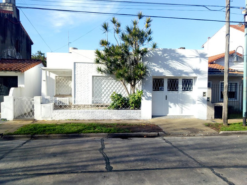 Casa De 4 Ambientes Con Cochera En Venta En Olivos