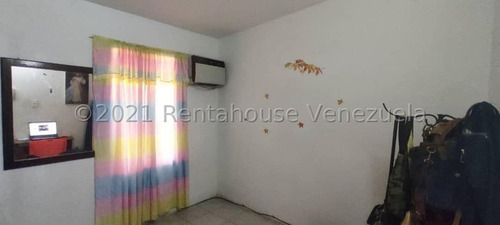 Imagen 2 de 30 de Casas En Venta Urb Privada El Amanecer Cabudare Lara. 3 Habitaciones 2 Baños 2 P/e Cod # 22-663 Katty Vasquez Rentahouse 412-1498654 En Excelentes Condiciones Al Mejor Precio De Oportunidad, Inversion