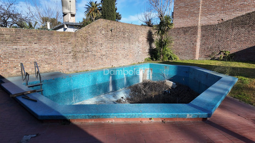 Casa Chalet En Venta - Moreno