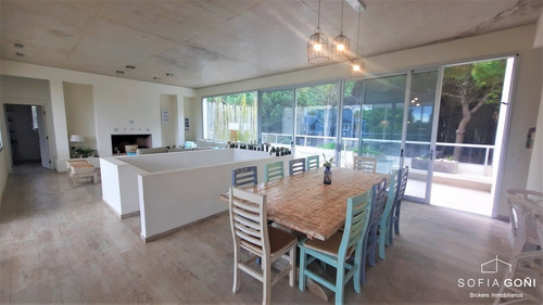 Imagen 3 de 20 de Venta Costa Esmeralda - Casa Con Deck De Madera Y Pileta