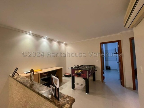 Magnifica Propiedad En Este Exclusivo Conjunto Residencia Piedras Pintada 25-1715