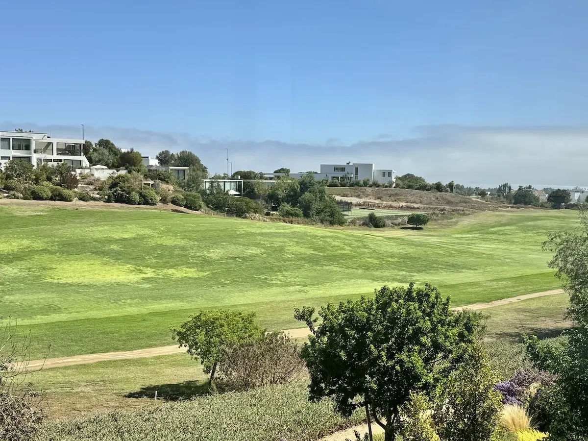 Imagen 5 de 22 de Impecable Y Moderno Departamento Con Vista Golf, Marbella