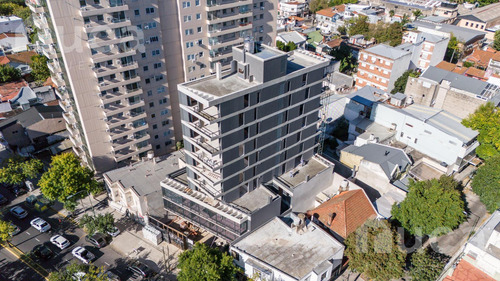 Excelente Departamento, 3 Ambientes Con Imponente Terraza Propia En El Corazón De Beccar