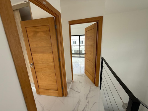 Casa En Alquiler En Boulevard Turístico Bávaro, Punta Cana, 205m2, 2 Hab. 2 Parqueos, Excelente Zona, Tranquila, Seguridad, Todas Las Comodidades, Un Paraíso Para Vivir.